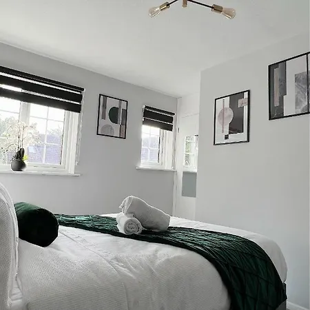 Stunning Apartment In Beckton With Private Entrance Londres Extérieur photo