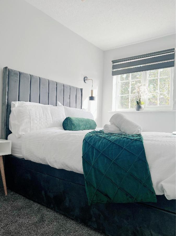 Stunning In Beckton With Private Entrance Londen