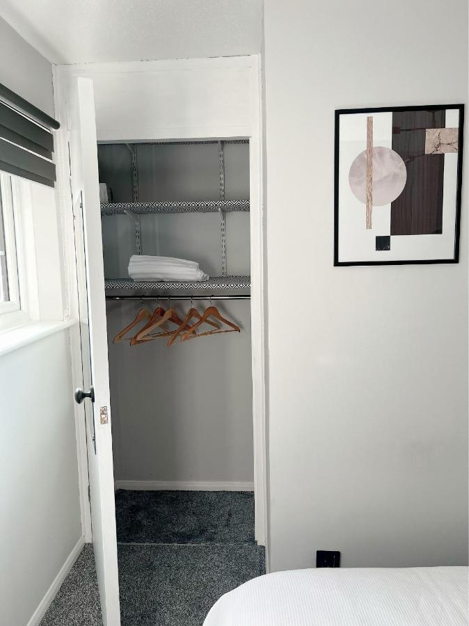 Hébergement de vacances Stunning In Beckton With Private Entrance *
