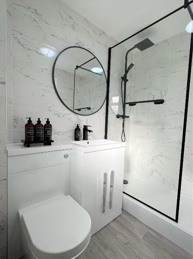 Stunning In Beckton With Private Entrance * Londen